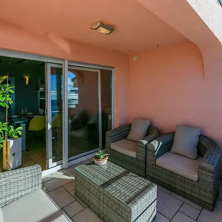 Apartment In 5597 Crikvenica