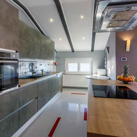 Apartment In 5597 Crikvenica